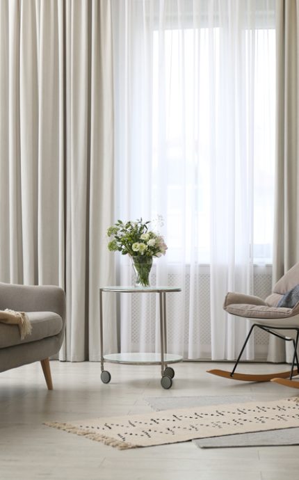 Modern,Living,Room,Interior,With,Beautiful,Curtains,On,Window